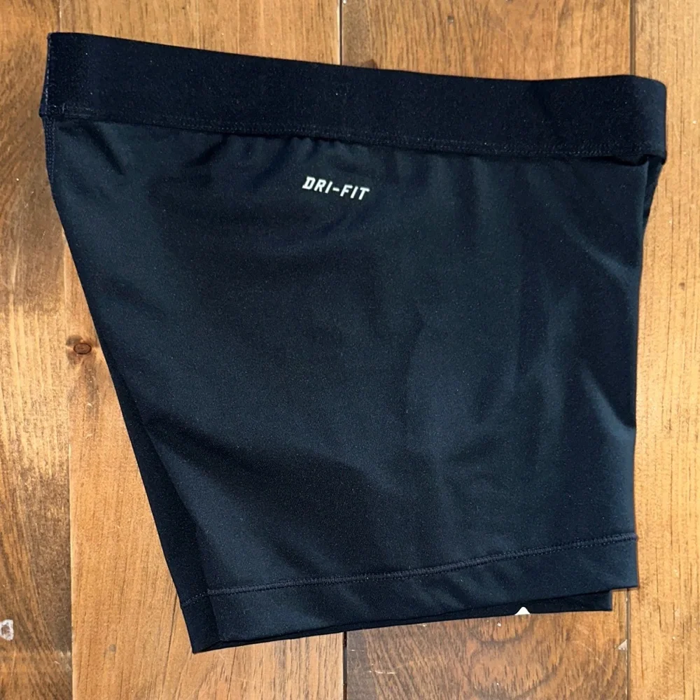 Nike Pro Women's Black and White Athletic Shorts - Picture 5 of 6